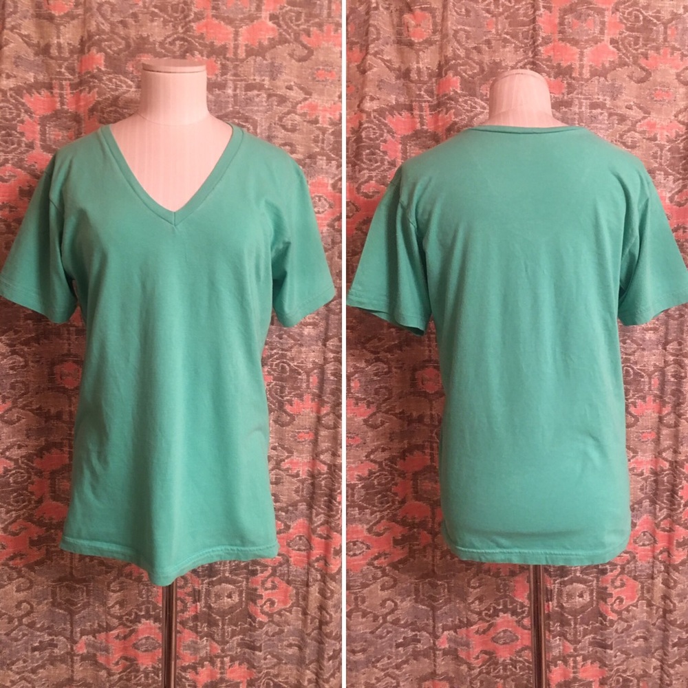 🚹 American Apparel V-Neck Tee